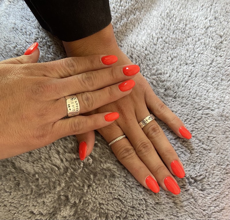 Pose de gel sur ongles naturels