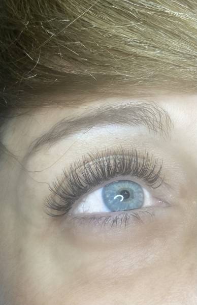 Sublimez votre regard avec la pose d'extension de cils mixtes à Velaux